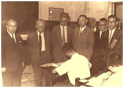 Examination Yuan President Sun Ke (left) and Vice President Cheng Tien-fang (second from left) on an inspecion tour of three-day Senior-grade Civil Service Examinations.(Auguest 1967)